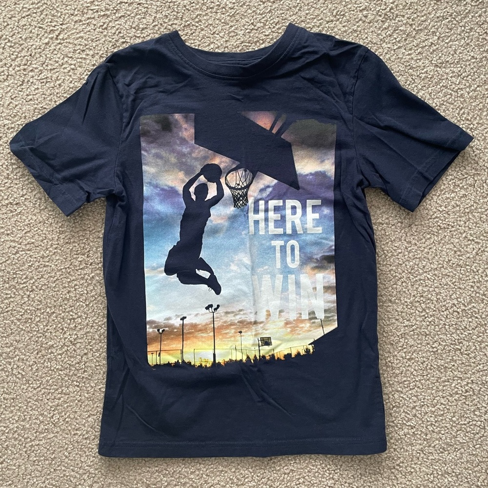 Boys tshirt size medium, excellent condition